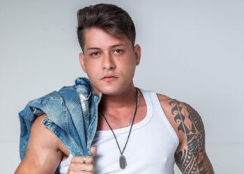 Vítor Souza aposta na força dos palcos e das redes sociais para ampliar presença no cenário musical